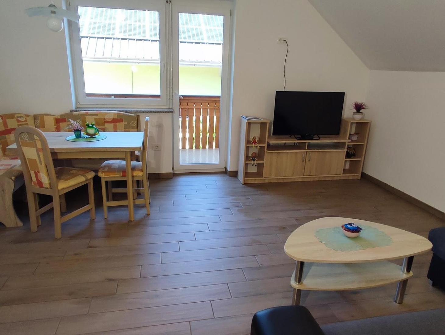 Apartments And Wellness Jelovca Радовлица Екстериор снимка