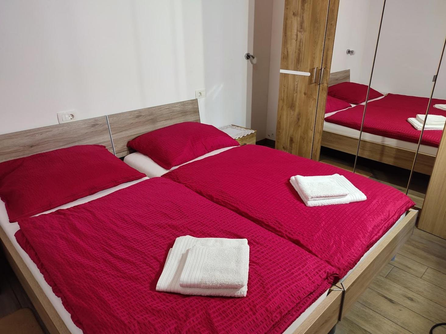 Apartments And Wellness Jelovca Радовлица Екстериор снимка