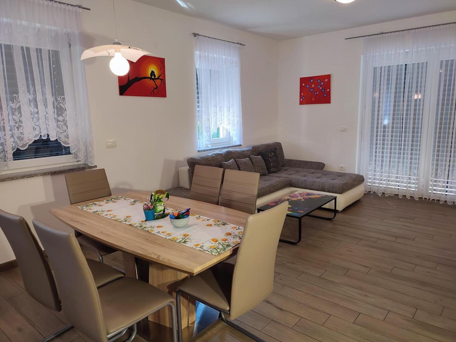 Apartments And Wellness Jelovca Радовлица Екстериор снимка