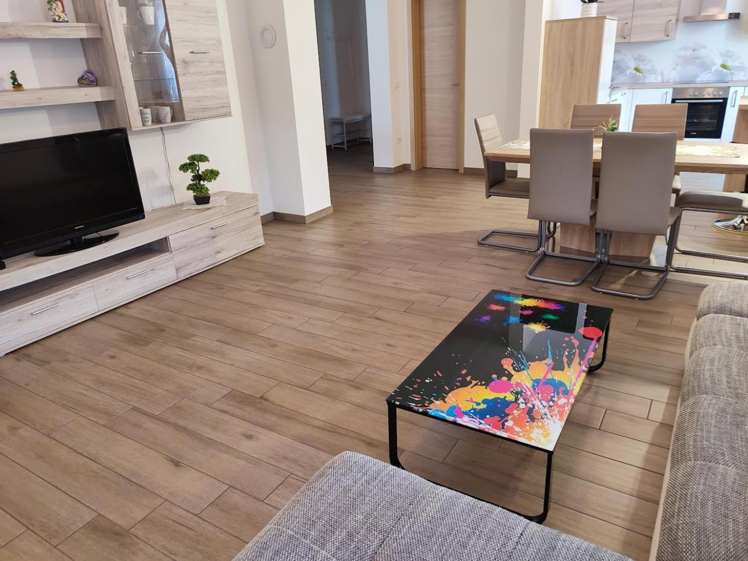 Apartments And Wellness Jelovca Радовлица Екстериор снимка