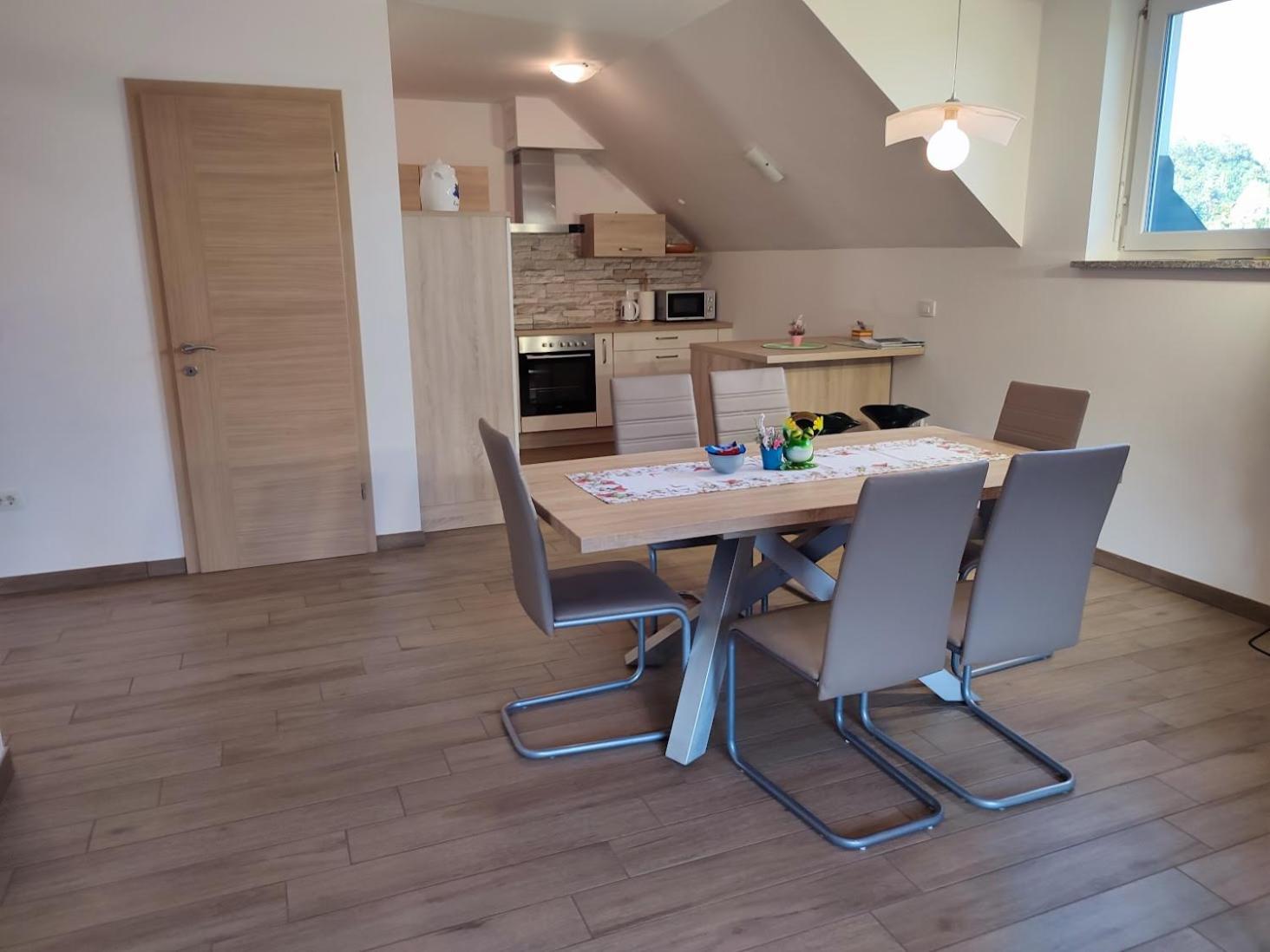 Apartments And Wellness Jelovca Радовлица Екстериор снимка