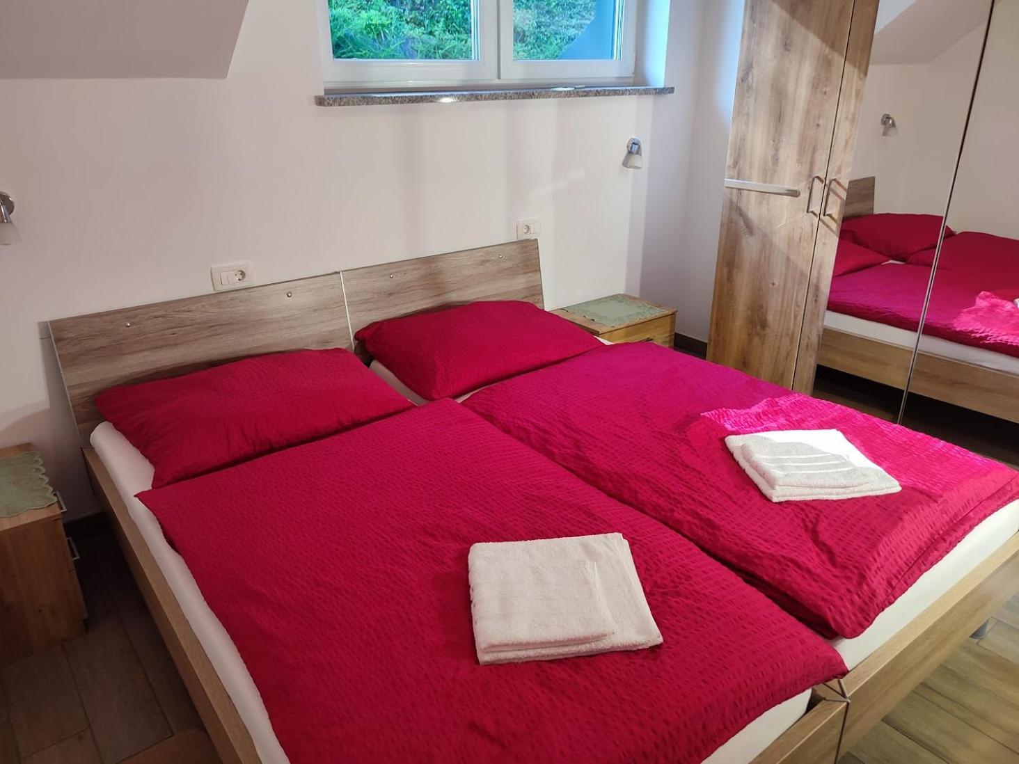 Apartments And Wellness Jelovca Радовлица Екстериор снимка