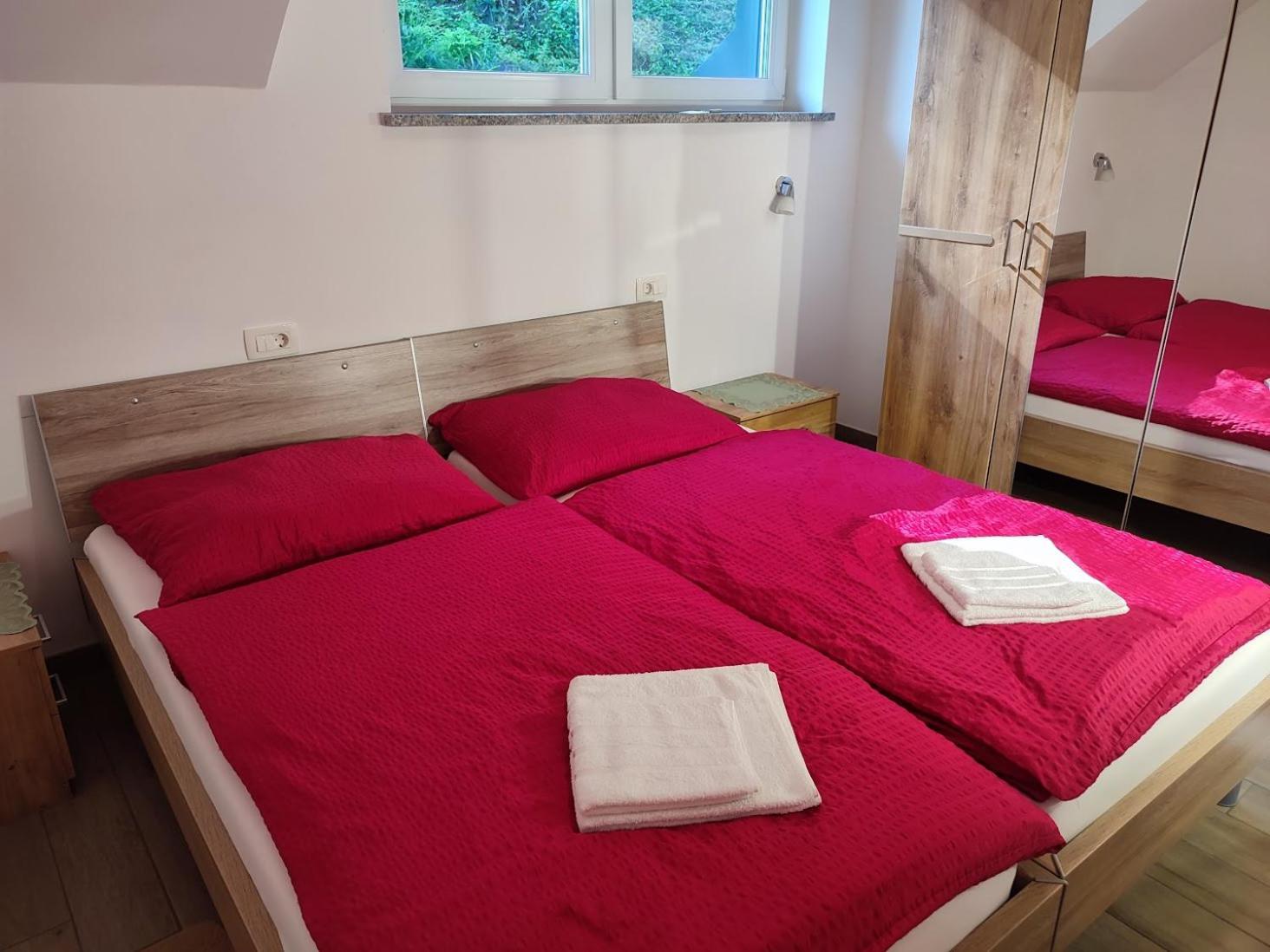 Apartments And Wellness Jelovca Радовлица Екстериор снимка