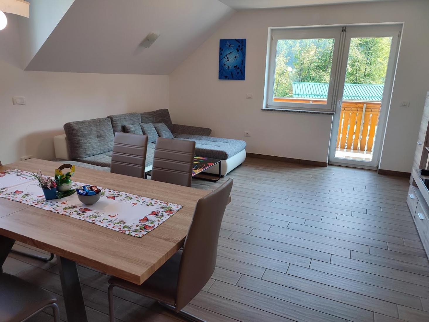 Apartments And Wellness Jelovca Радовлица Екстериор снимка