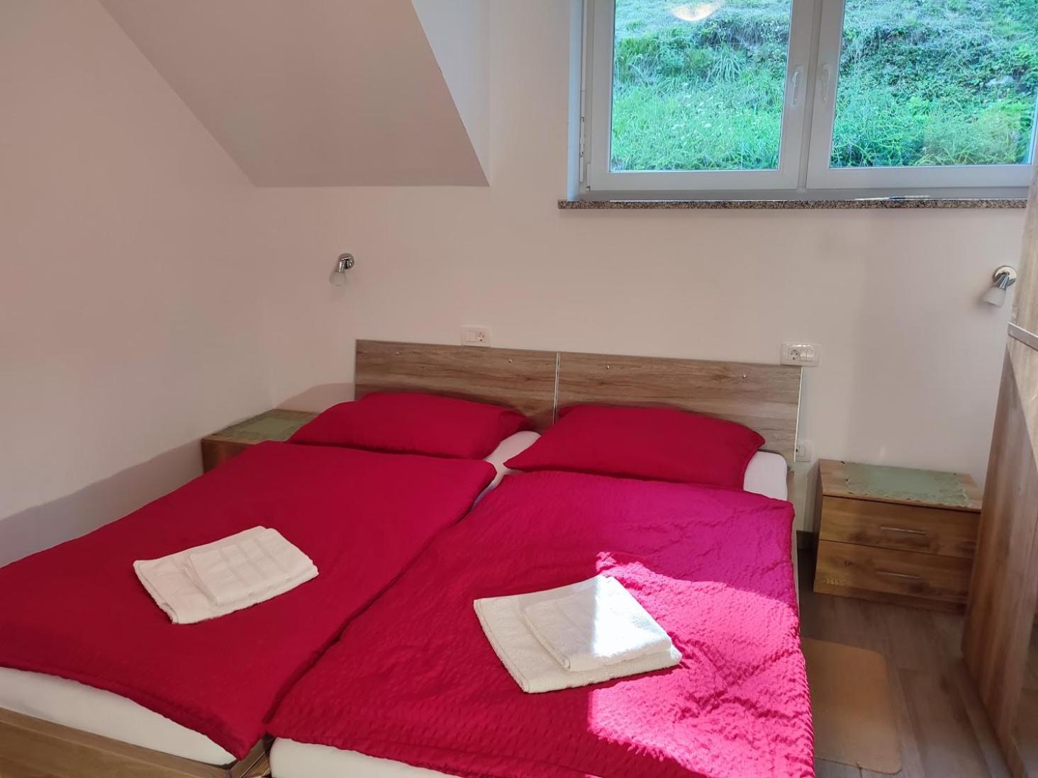 Apartments And Wellness Jelovca Радовлица Екстериор снимка