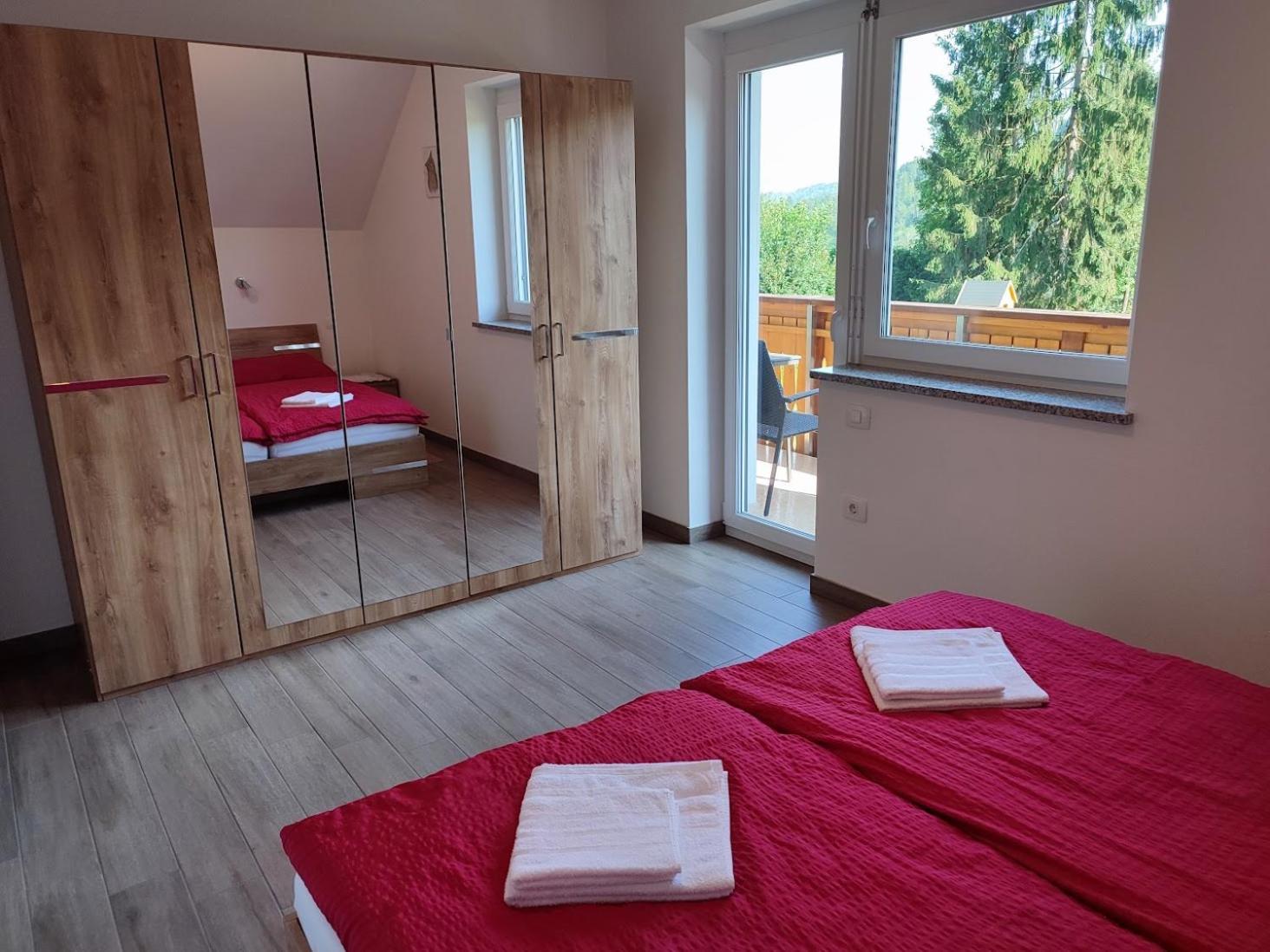 Apartments And Wellness Jelovca Радовлица Екстериор снимка
