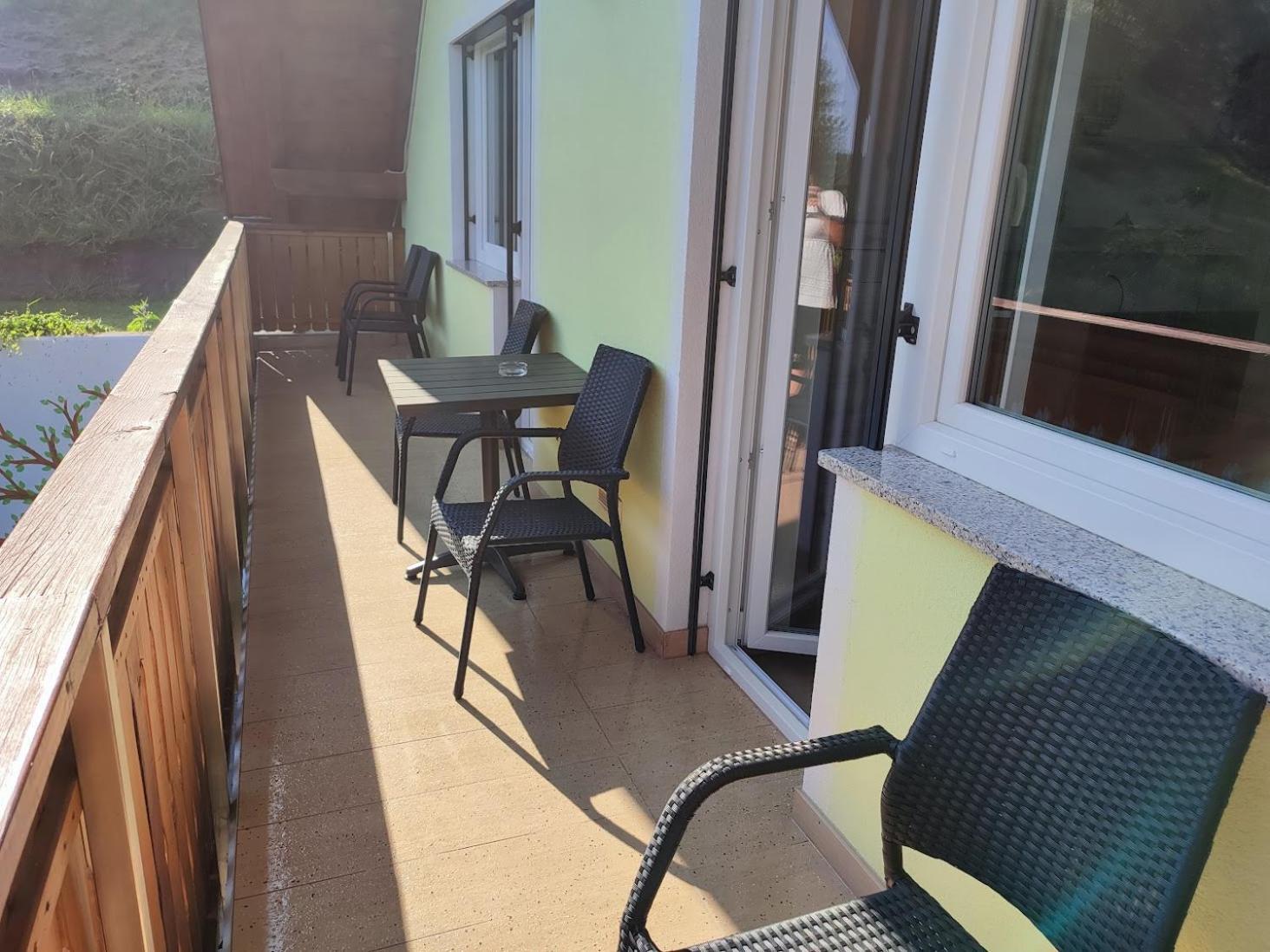 Apartments And Wellness Jelovca Радовлица Екстериор снимка